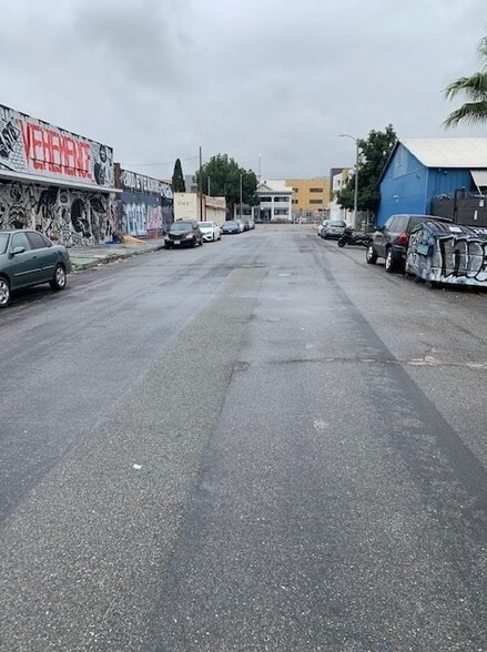 More Photos Of 1729 S Santee St, Los Angeles Warehouse For Lease