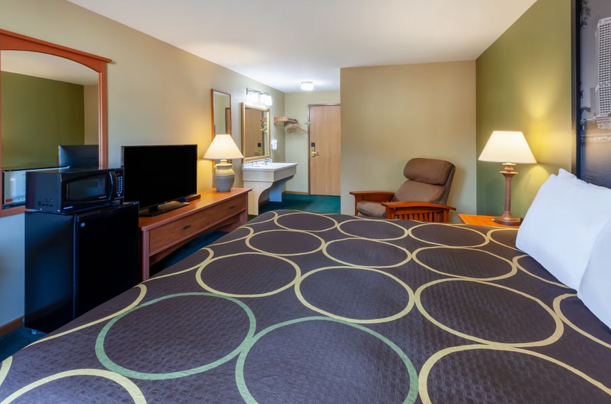 More Photos Of 227 Ripon Rd, Berlin Hotel For Sale