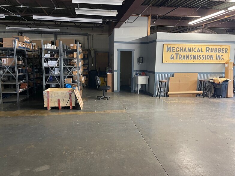More Photos Of 3060 Madison Ave SE, Grand Rapids Service For Lease