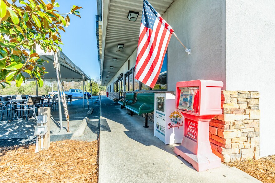 More Photos Of 4944 Malloy Plz, Marianna Freestanding For Sale