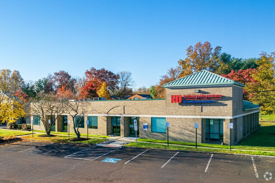More Photos Of 800-880 Town Center Dr, Langhorne Unknown For Lease