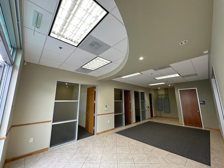 More Photos Of 9650 Research Dr, Irvine Office For Lease