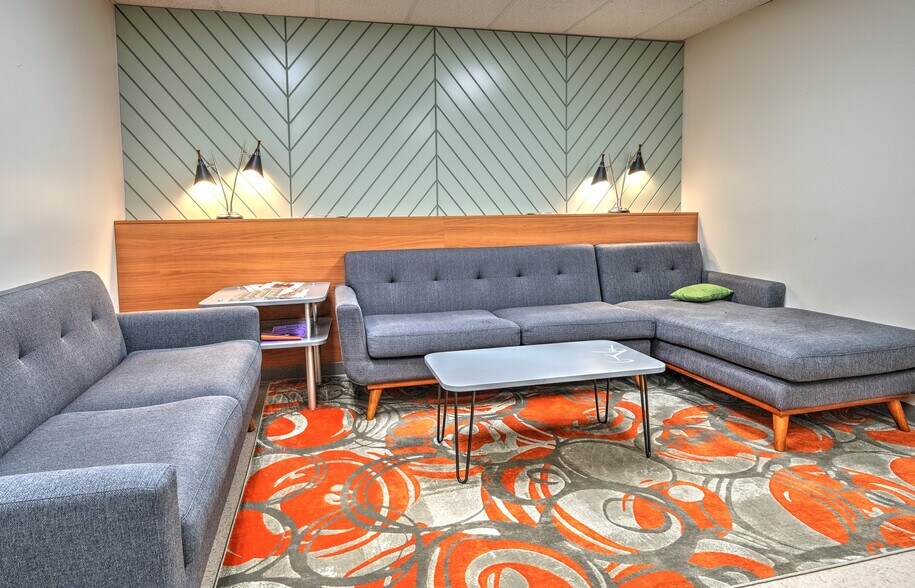 More Photos Of 8790-8800 F St, Omaha Coworking Space