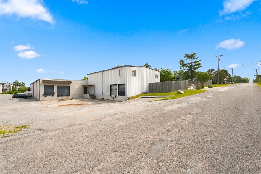 More Photos Of 6115 Robertson Ave, Nashville Warehouse For Lease