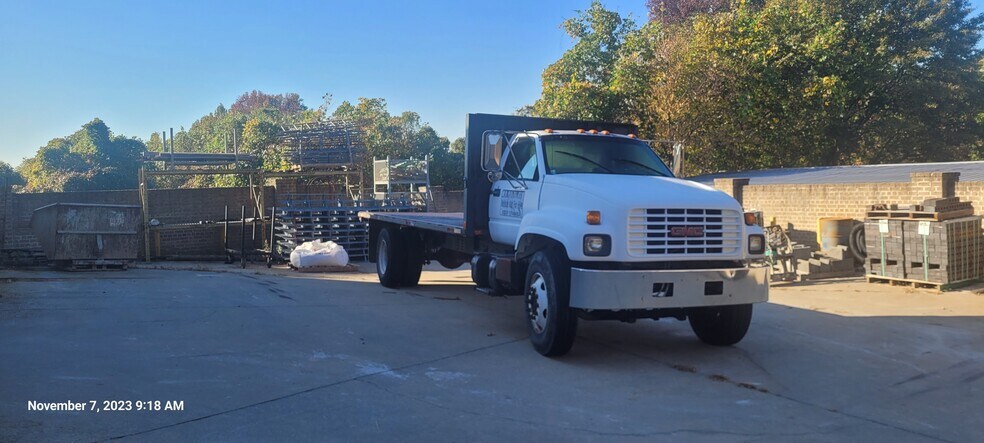 More Photos Of 3342 W Hospital Ave, Atlanta Light Manufacturing For Sale