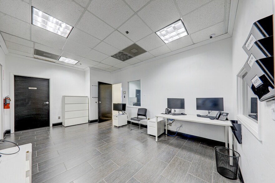 More Photos Of 4608 Rudnick Ct, Bakersfield Auto Dealership For Lease