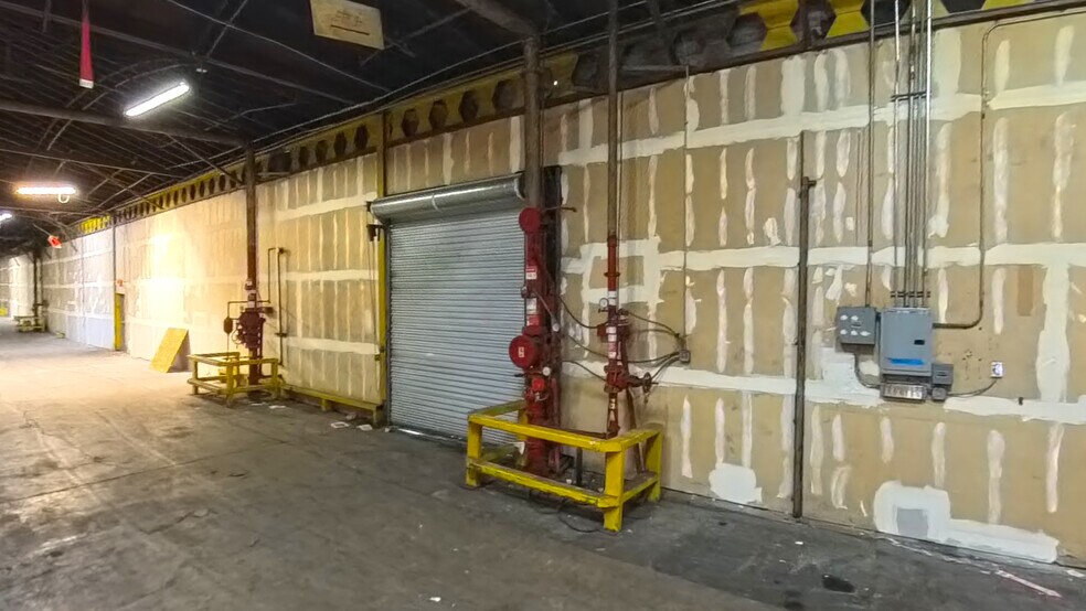 More Photos Of 1363 S Bonnie Beach Pl, Commerce Warehouse For Lease