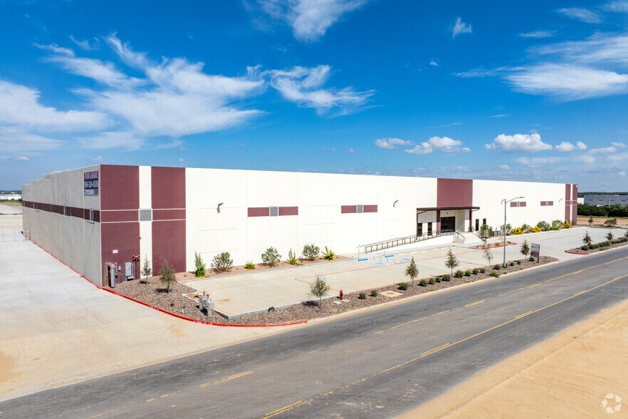 More Photos Of 172 Interamerica Blvd, Laredo Warehouse For Lease