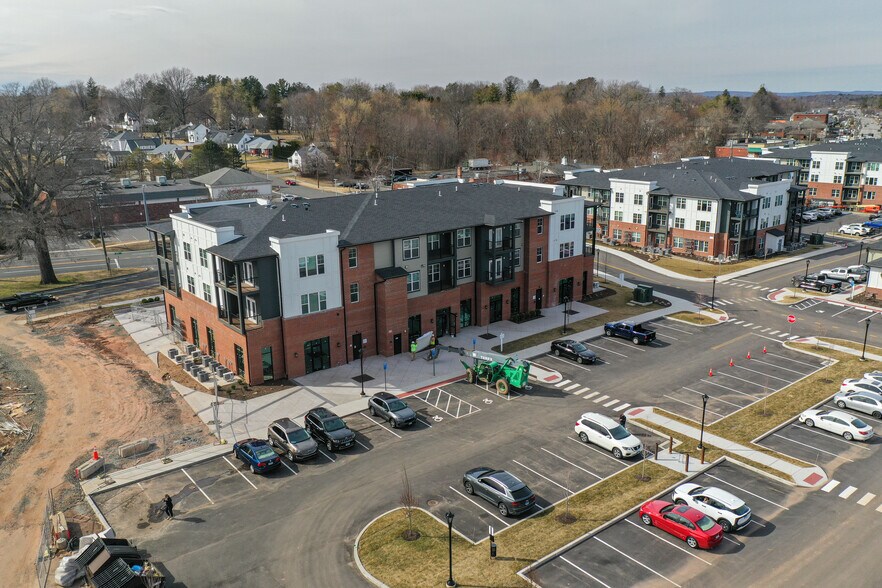 More Photos Of 2418 Main St, Rocky Hill Apartments For Lease