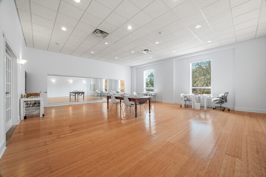 More Photos Of 107 Wilcox Rd, Stonington Loft Creative Space For Sale