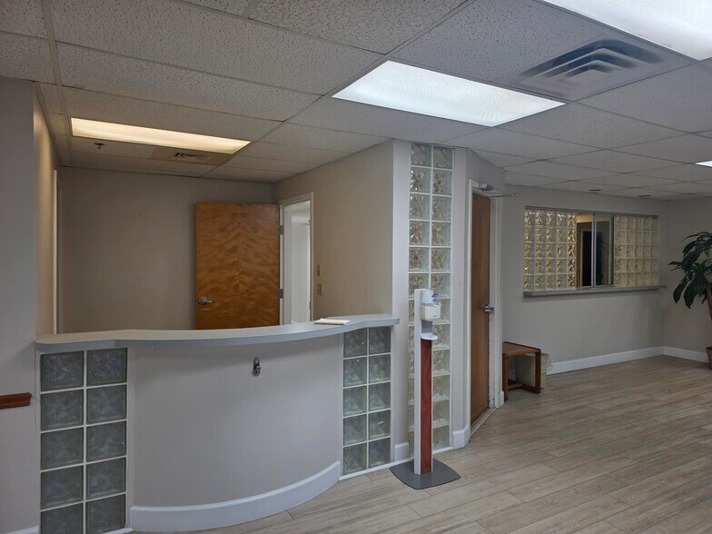More Photos Of 2525 Harbor Blvd, Port Charlotte Medical For Lease