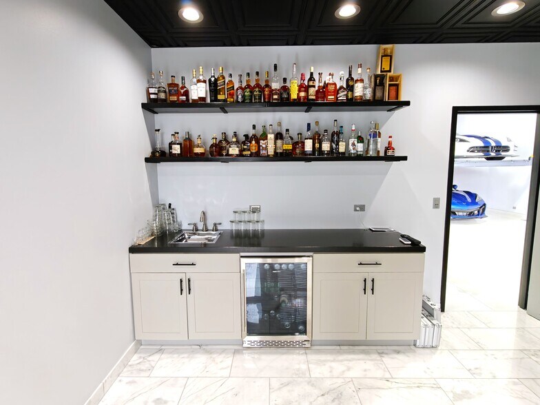 More Photos Of 165 Prairie Lake Rd, East Dundee Warehouse For Sale