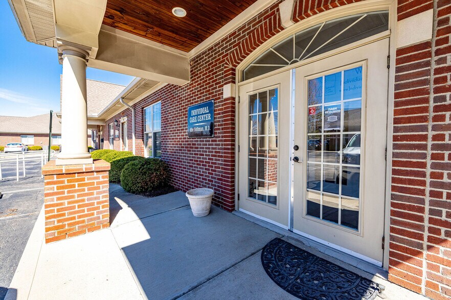 More Photos Of 8833 Chapel Square Dr, Cincinnati Medical For Sale