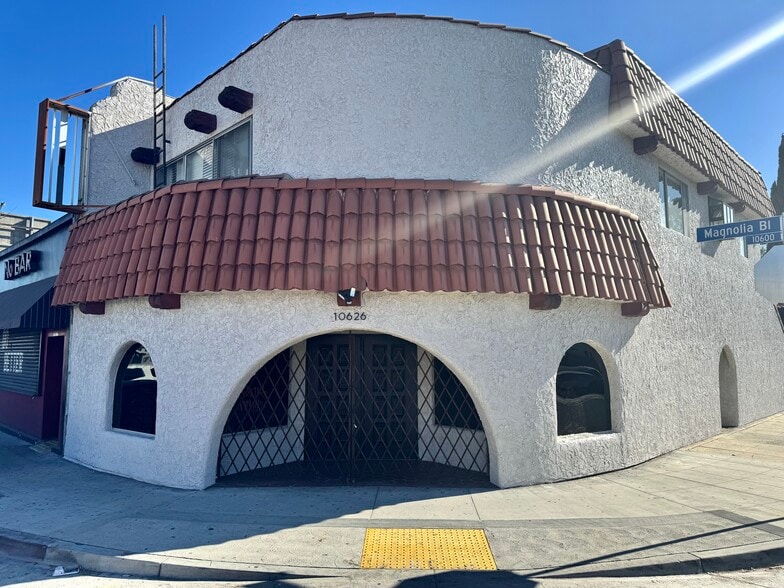 More Photos Of 10626 Magnolia Blvd, North Hollywood Loft Creative Space For Sale