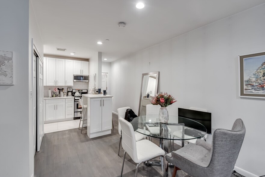 More Photos Of 129 E 47th St, New York Apartments For Sale