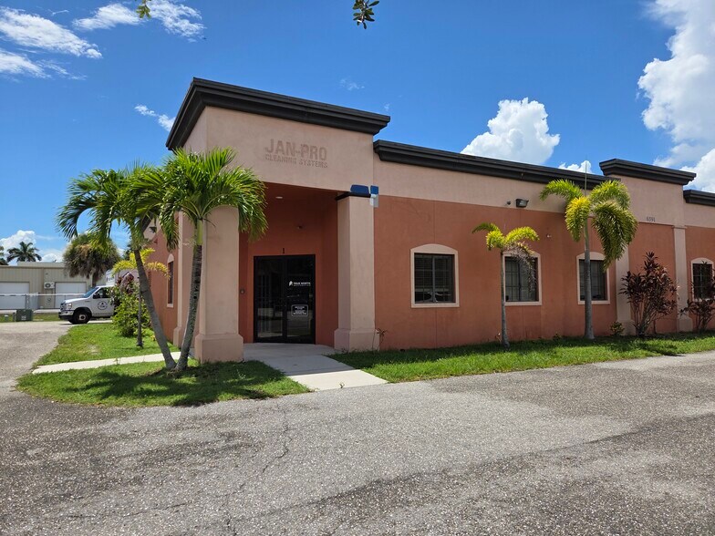 Primary Photo Of 6391 Corporate Park Cir, Fort Myers Light Distribution For Lease