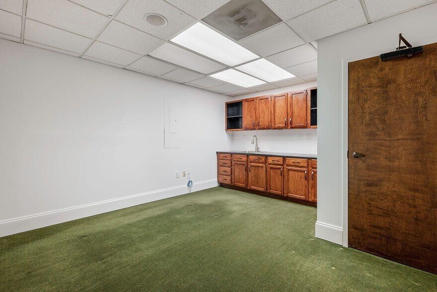 More Photos Of 1549 Clairmont Rd, Decatur Medical For Sale