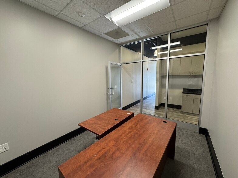 More Photos Of 115 E Park Ave, Charlotte Office Residential For Lease