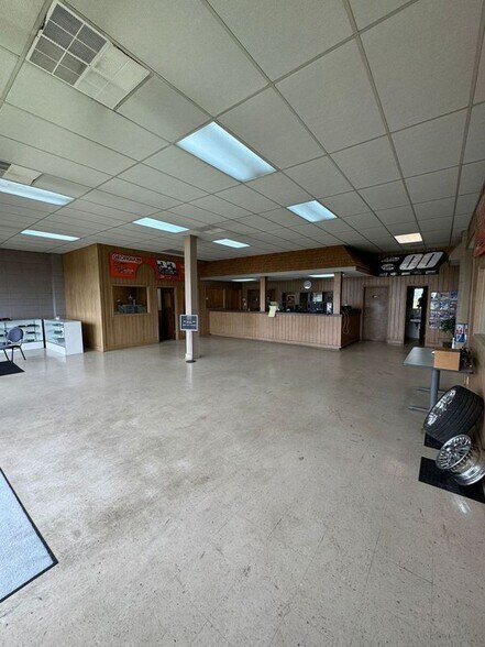 More Photos Of 2032 Sylvester Dr, Moultrie Warehouse For Sale