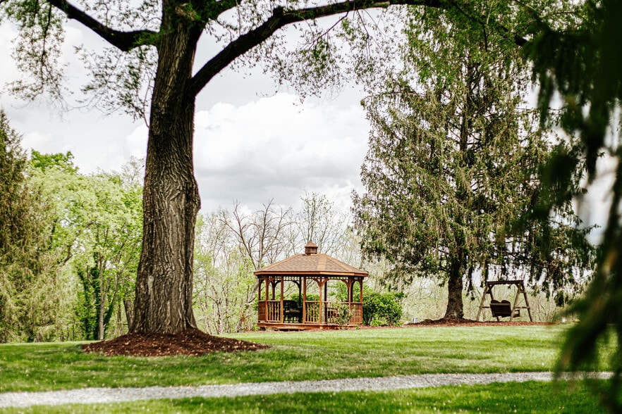 More Photos Of 1329 Commerce Rd, Staunton Hotel For Sale