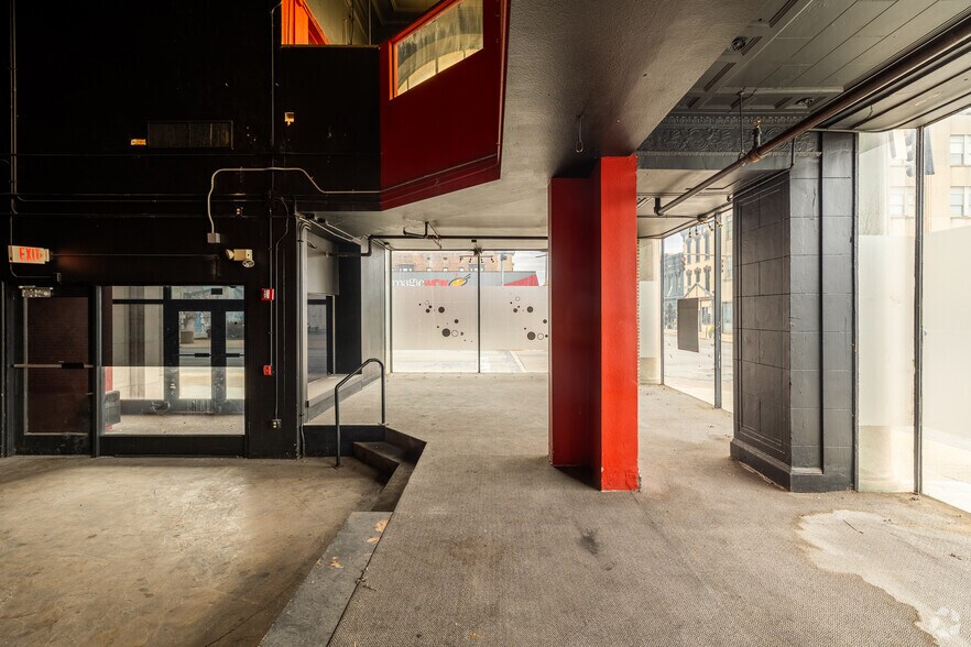 More Photos Of 513 Adams St, Toledo Apartments For Lease