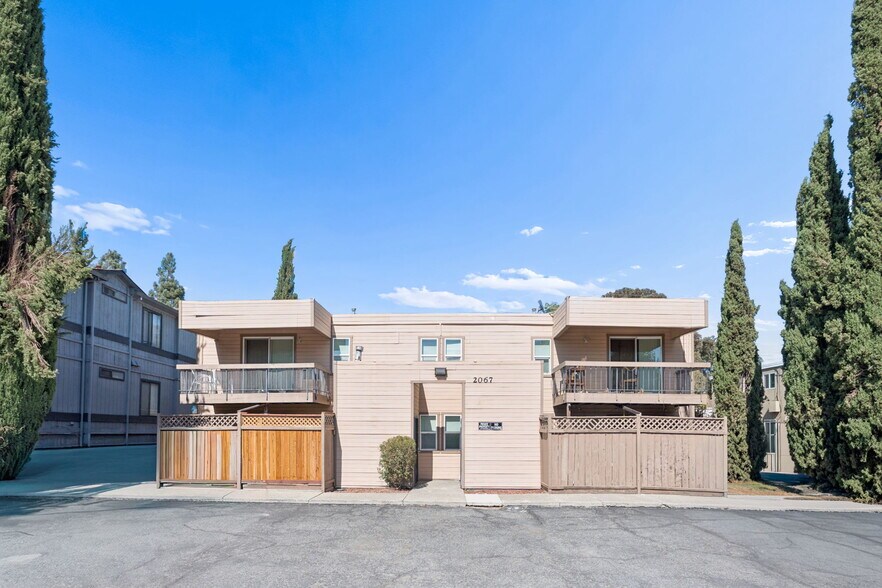 Primary Photo Of 2067 Riley Ct, Concord Apartments For Sale