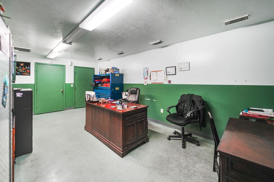 More Photos Of 502 Washington St, South Houston Warehouse For Sale