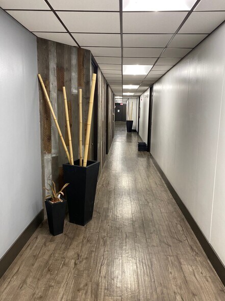 More Photos Of 29525 Canwood St, Agoura Hills Medical For Lease