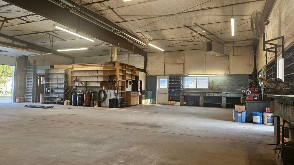 More Photos Of 408 Strickler St, Waco Flex For Sale