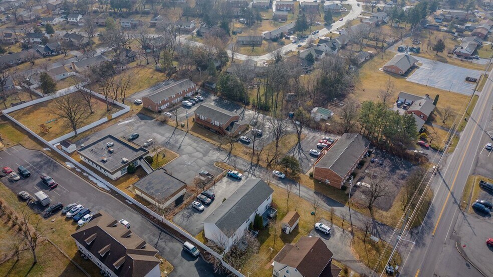 More Photos Of 990 Chicago Ave, Harrisonburg Apartments For Sale