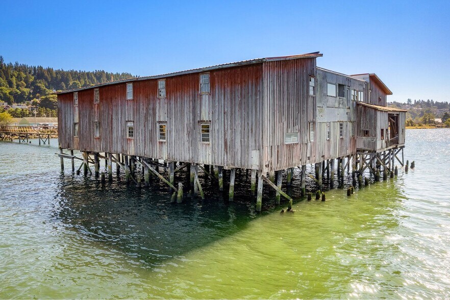 More Photos Of 100 31st St, Astoria Warehouse For Sale