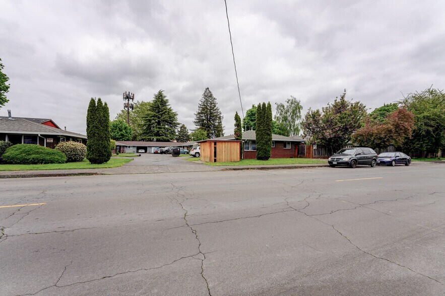 More Photos Of 1049 SE Walnut St, Hillsboro Apartments For Sale