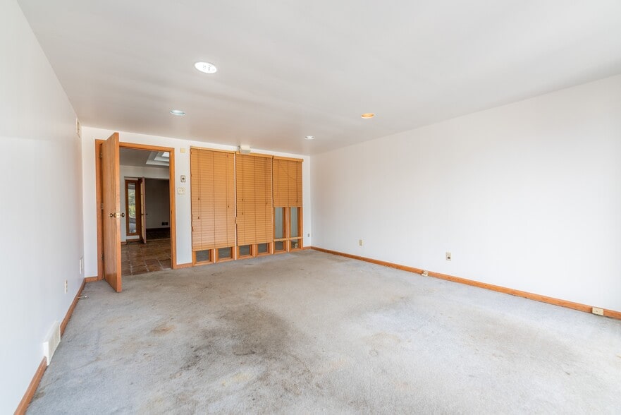 More Photos Of 3519 Bigelow Blvd, Pittsburgh Office For Sale