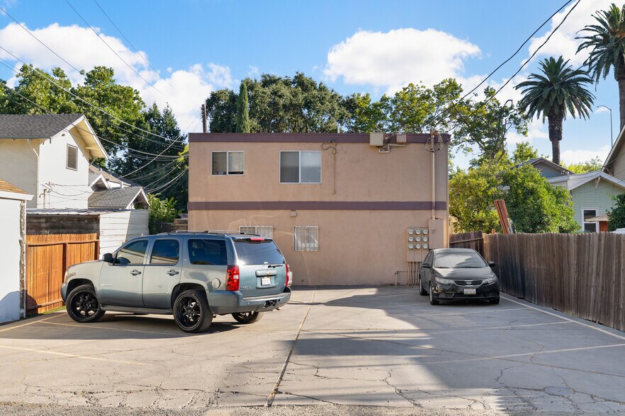 More Photos Of 2323 W St, Sacramento Apartments For Sale