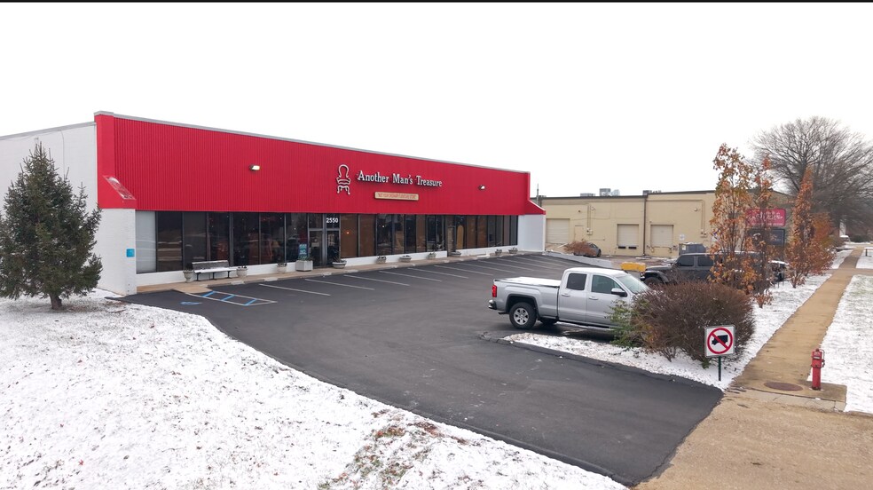 More Photos Of 2550 Regency Rd, Lexington Showroom For Lease
