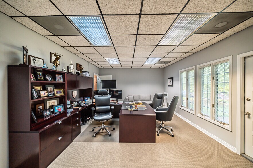 More Photos Of 3140 Parisa Dr, Paducah Office For Sale