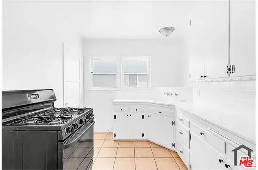 More Photos Of 5846-5852 1/2 Woodman Ave, Van Nuys Apartments For Sale