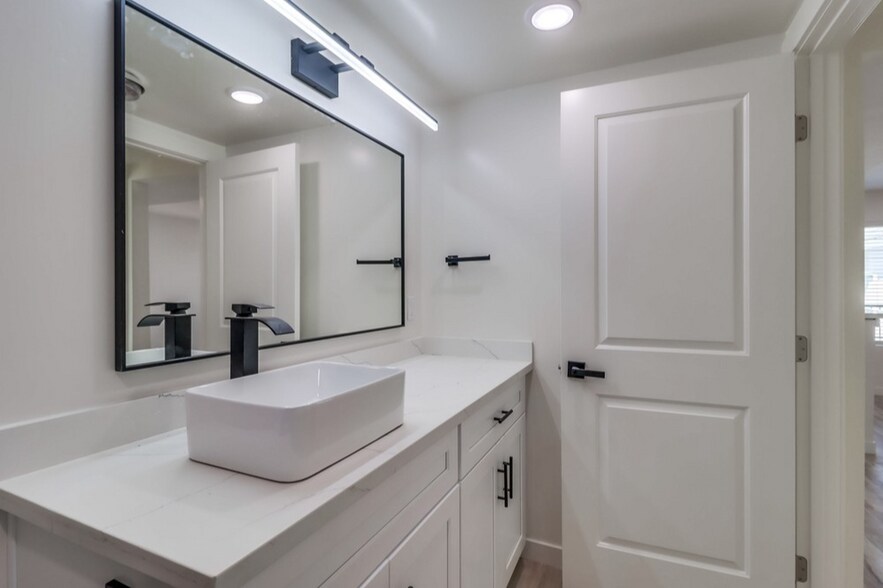 More Photos Of 1478 Hornblend St, San Diego Apartments For Sale