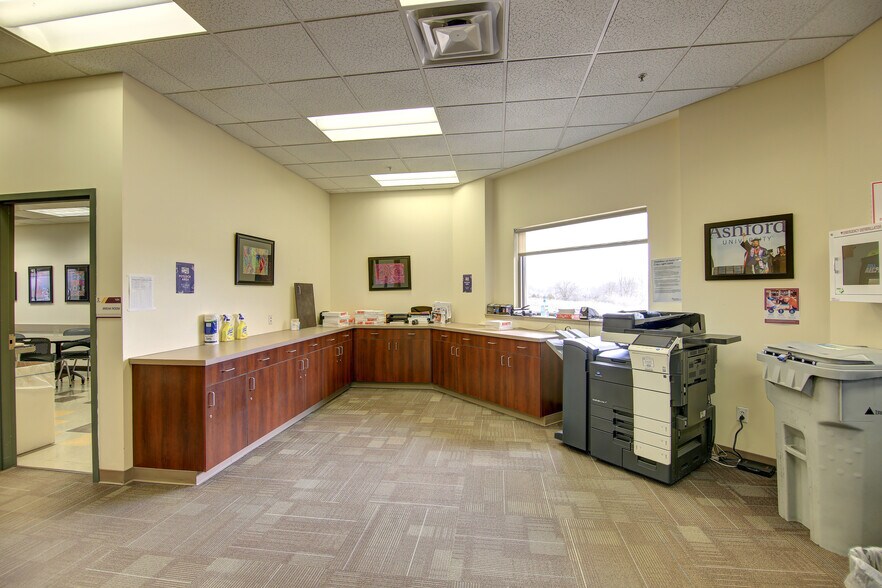 More Photos Of 1310 19th Ave NW, Clinton Light Manufacturing For Lease