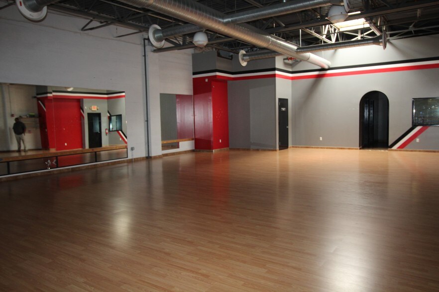 More Photos Of 3852 Dulles South Ct, Chantilly Warehouse For Lease