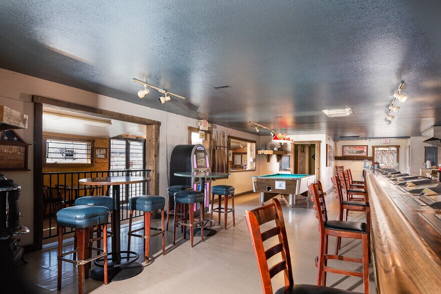 More Photos Of 3900 Carter Way, Wellington Bar For Sale