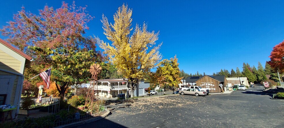 More Photos Of 18687 Main St, Groveland Storefront For Lease