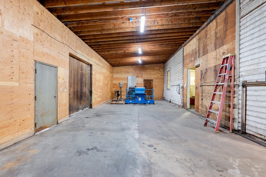 More Photos Of 489 Front St, Junction City Warehouse For Sale