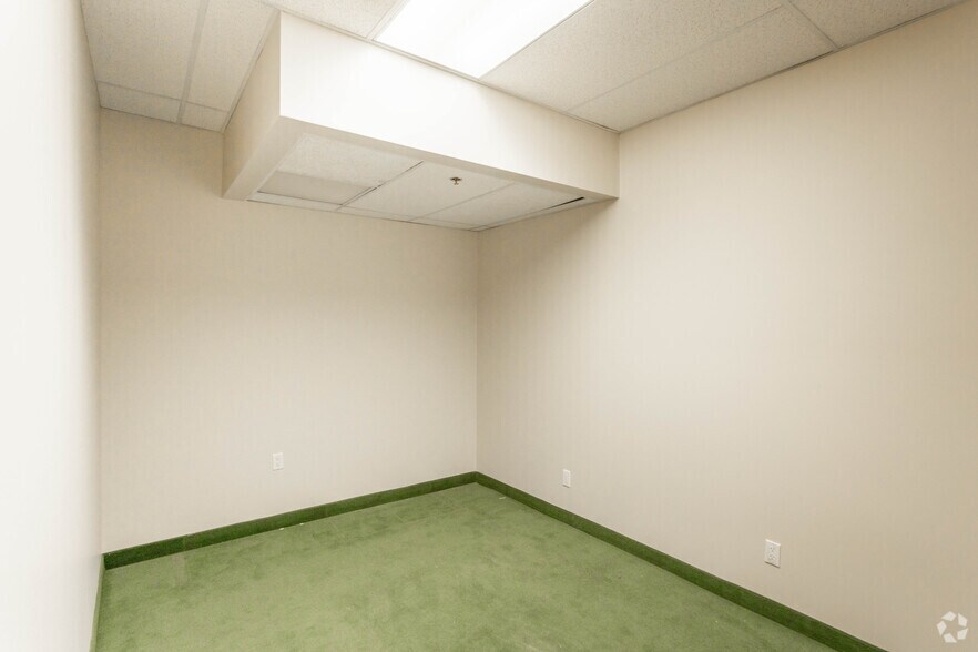 More Photos Of 1431-1527 Rebecca St, Oakville Unknown For Sale