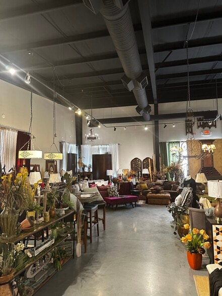More Photos Of 736 N Andover Rd, Andover Storefront For Sale