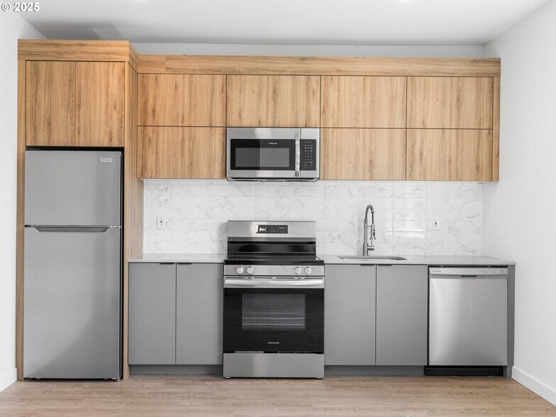 More Photos Of 11 NE 55th Ave, Portland Apartments For Sale