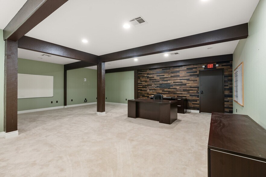 More Photos Of 18920 Freeport Dr, Montgomery Industrial For Sale