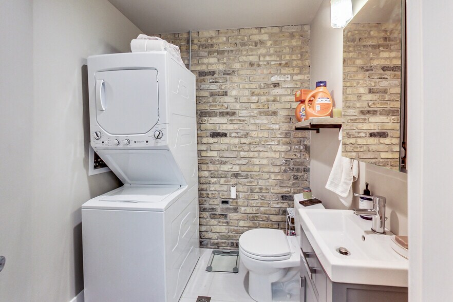 More Photos Of 2723 N Halsted St, Chicago Bar For Sale