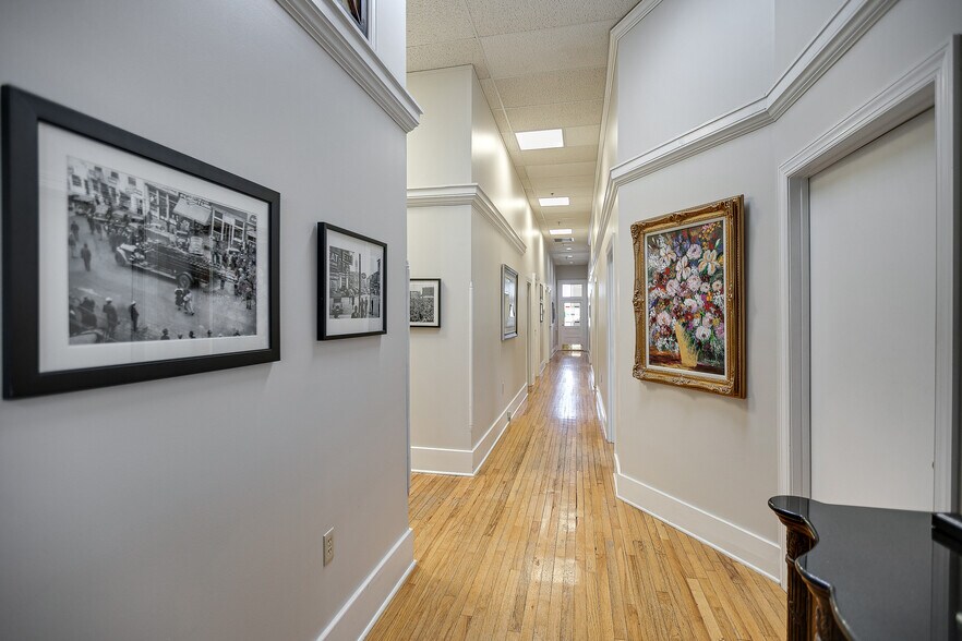 More Photos Of 809 S Main St, Columbia Office For Sale