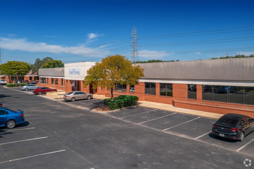 More Photos Of 12450 Network Blvd, San Antonio Unknown For Lease